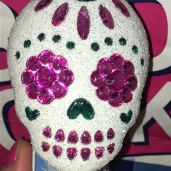 SUGAR SKULL NIGHTLIGHT
WALLFLOWER & ANY REFILL SCENT - Picture 4 of 9